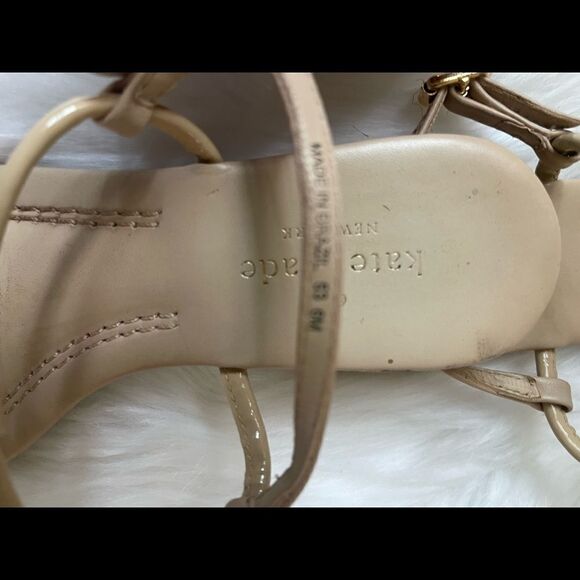 Kate spade  khaki thong sandals embellished with a gold tone bow size 6M - Picture 9 of 10